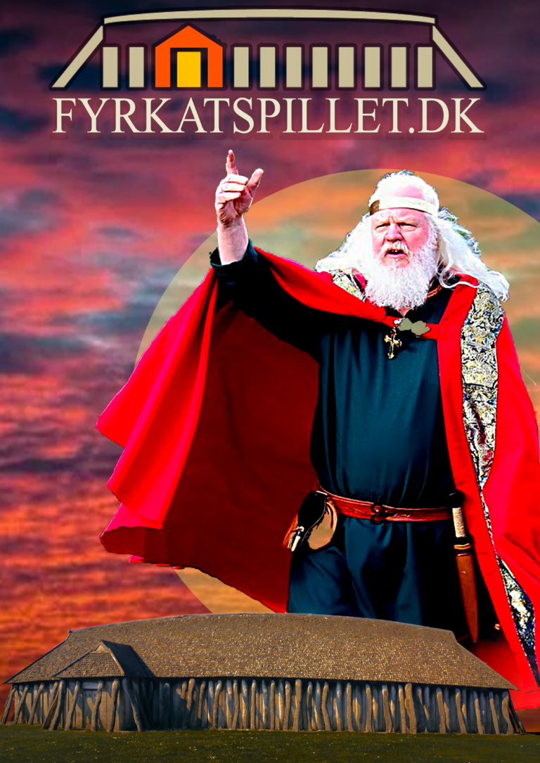 En dramatisk plakat for Fyrkatspillet viser en ældre mand klædt i vikingetøj med en rød kappe og en gylden hovedring. Han har langt, hvidt hår og skæg og løfter en hånd med en bestemt gestus, som om han taler med autoritet. Bag ham er en baggrund med en dramatisk, rødlig himmel. Øverst på plakaten står teksten “FYRKATSPILLET.DK” i en stiliseret font, med et logo af et langhus ovenover. Nederst er en realistisk gengivelse af et vikingelanghus, der hviler på en grøn græsbakke. Plakaten har en episk og historisk stemning, der passer til Fyrkatspillets dramatiske forestillinger.